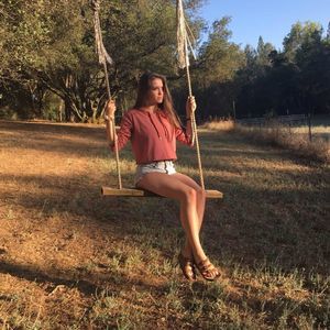 Meet your Posher, Alyssa